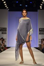 Model walk the ramp for Jenjum Gadi Show at Wills Lifestyle India Fashion Week 2012 day 5 on 10th Oct 2012 (66).JPG